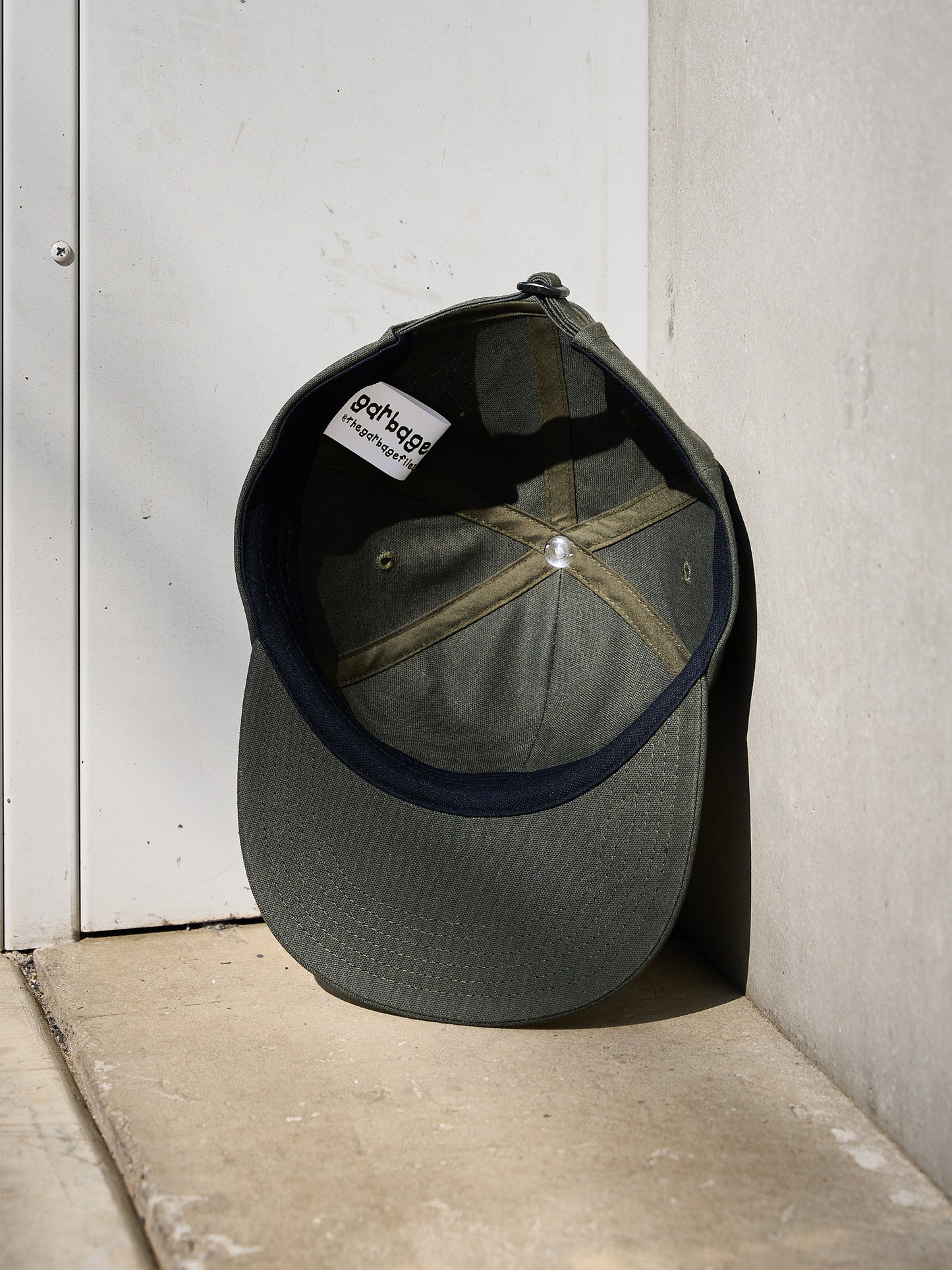 HARD BRIM 6 PANEL CAP LOW (SOLIDARITY)
